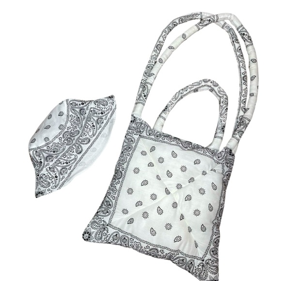 Bandana Puffer Bag w/ FREE Reversible Bucket Hat - Picture 3 of 5